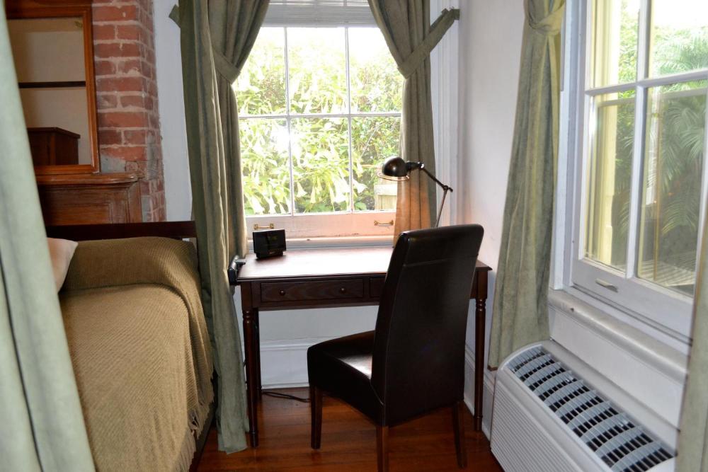 Superior King Room interior